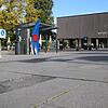 Der defekte Bodenbelag auf der Seestraße vor dem Seeum ist bald Geschichte. Dort kommt Asphalt hin. Außerdem wird dann die ...
