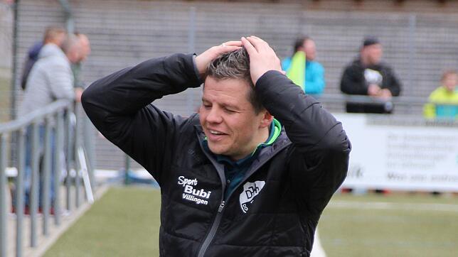 Es ist zum Haare raufen: Donaueschingens Trainer Tim Heine fehlen im Heimspiel gegen den SC Pfullendorf mehrere wichtige Spieler.