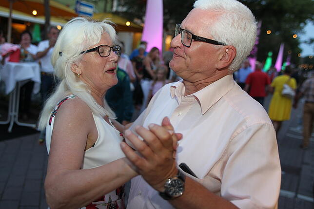 Bild 36: Bilder von den Besuchern beim Lichterfest in Bad Dürrheim
