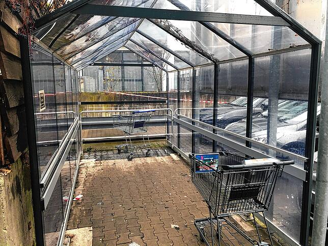 Maximal 160 Kunden dürfen derzeit in den Sulger-Markt in der Mangoldstraße in Markdorf. Zu Stoßzeiten können freie Wagen dann mal knapp ...
