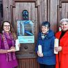 Ulrika Schirmaier, Gertrud Bernauer-Eckert und Karin Höhl (von links) bei einer der Aktionen der Lauchringer Maria 2.0-Gruppe.