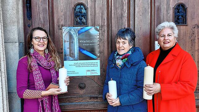 Ulrika Schirmaier, Gertrud Bernauer-Eckert und Karin Höhl (von links) bei einer der Aktionen der Lauchringer Maria 2.0-Gruppe.