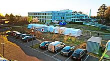 Die vom Landkreis angemietete Zeltklinik vor dem Klinikum Friedrichshafen soll vorerst stehen bleiben &ndash; als Reserve, falls die ...