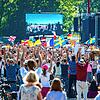 Mehrere Tausend Demonstranten versammelten sich zum friedlichen Protest in Stuttgart.