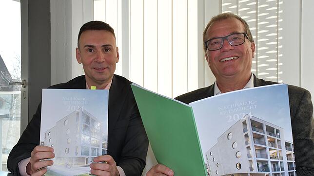 Geschäftsführer der Wohnbau Markus Schwamm (links) und Oberbürgermeister Klaus Eberhardt bei der Vorstellung des zweiten ...