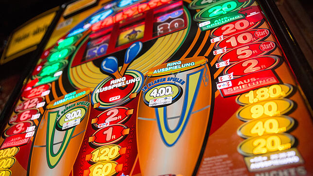 An diesen Spielautomaten verzocken viele abhängige Glücksspieler ihr Geld.