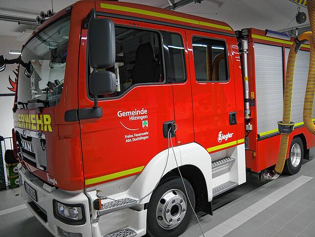 Das neue Feuerwehrhaus in Duchtlingen ist nicht die einzige Neuerung: Für den Hilzinger Ortsteil wurde auch dieses neue Einsatzfahrzeug ...