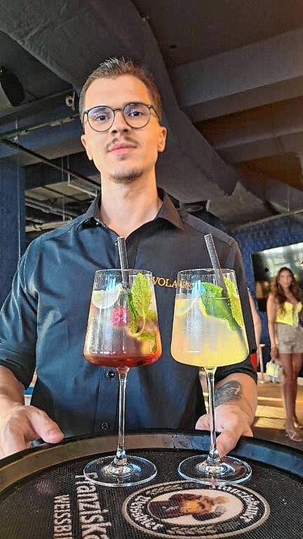 Bild 2: Beste Laune, bestes Wetter, bestes Essen: Bilder der Eröffnung des Restaurants Volare in Konstanz