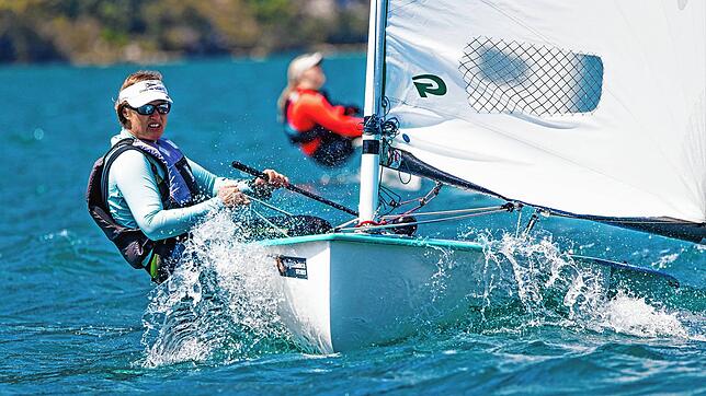 Susanne Sailer von der Seglervereinigung Überlingen bei der Weltmeisterschaft der Europe-Seglerinnen auf dem Gardasee. Sie wurde am Ende ...