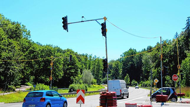Die provisorische Ampelanlage an der B313 steht zwar noch, ist allerdings seit dem 29. Juli außer Betrieb.