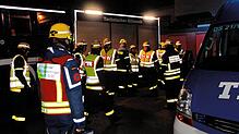Bild : Feuerwehr, THW und DRK üben gemeinsam den Ernstfall. Hier gibt es die Bilder!