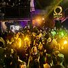 Die Tanzfläche ist eröffnet und die Gäste lassen sich von der Musik mitreißen – bis spät in die Nacht herrscht ausgelassene Stimmung.