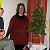 Kinder sind immer willkommen (von links): Renate Hold vom Leitungsteam des Mehrgenerationenhauses mit Nicole Aichs Tochter Kim, ...