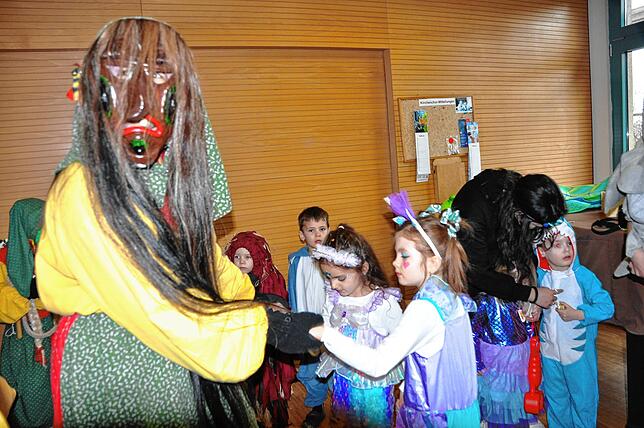 Bild 38: Narren befreien Kindergartenkinder in Hepbach und Leimbach – Die schönsten Bilder!