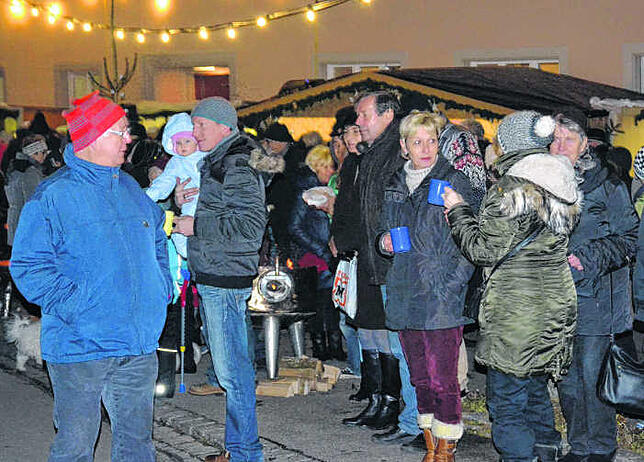 Zum vorweihnachtlichen Plausch treffen sich jedes Jahr viele Menschen auf dem Ebringer Weihnachtsmarkt, der durch seine besondere ...
