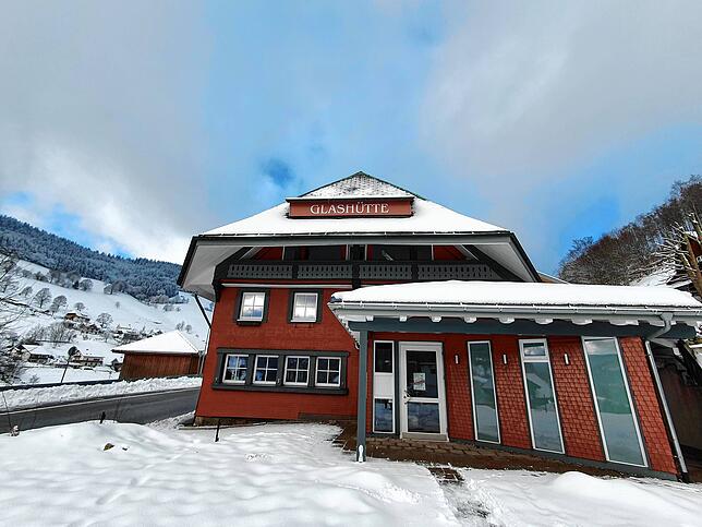 Der historische und überregional bekannte Glasbläserhof in Aftersteg verwandelt sich in „Heimat“ und bleibt künftig ohne ...