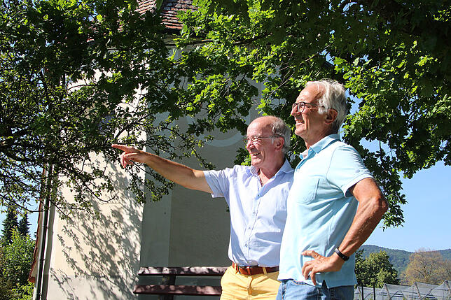 Gebhard Geiger (links) und Albert Braig erinnern sich: Von der Firma Wagner kommend sollte die A 98 durch einen Tunnel unter der ...