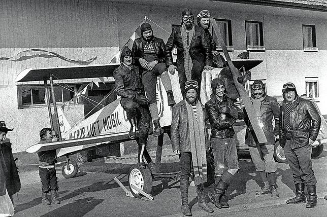 Der Männerchor Gurtweil baute für den Fasnachtsumzug im Jahre 1982 dieses fast flugfähige Kleinflugzeug.