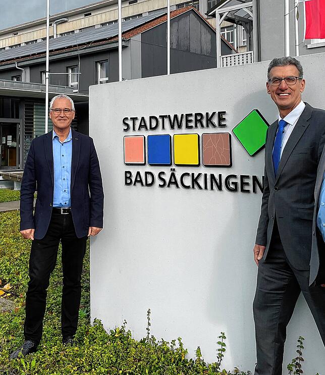 Auch Stadtwerke-Chef Udo Engel (links) geht zum Jahresende, seinen Nachfolger Dirk Scheffner soll die angeschlagenen Stadtwerke künftig ...