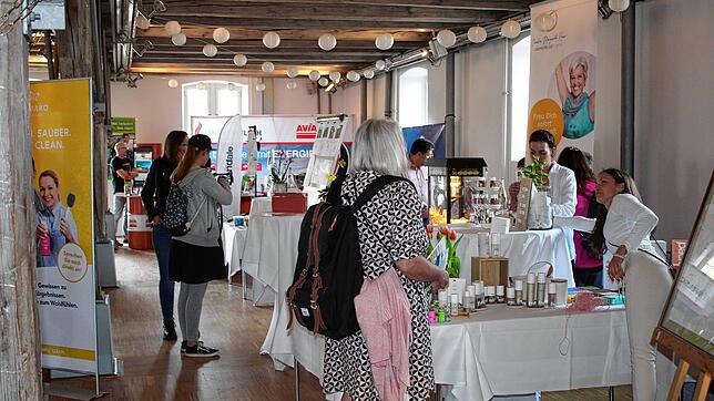 Eine neue Messe in historischem Gemäuer: Die Messe Bolu lief langsam an, doch gegen Mittag kamen am Samstag deutlich mehr Besucher ins ...