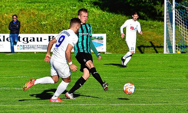 Bild 22: FC Zell übernimmt mit dem 2:1 beim FC Erzingen die Tabellenführung &ndash; und wir haben die Bilder!