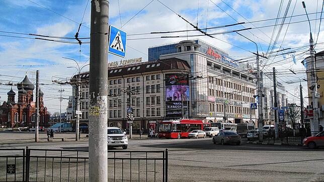 Das Stadtzentrum von Tula in Russland mit einem modernen Kaufhaus und dem Kreml (links). Villingen-Schwenningen will die ...