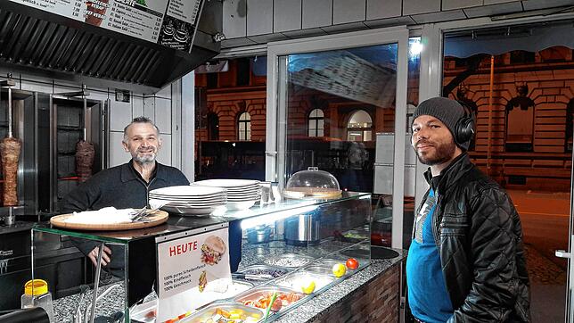 Bild 5: Kneipen und Restaurants müssen um 18 Uhr schließen. Ganz pünktlich klappte das in Konstanz nicht. Aber um 19 Uhr war alles dicht