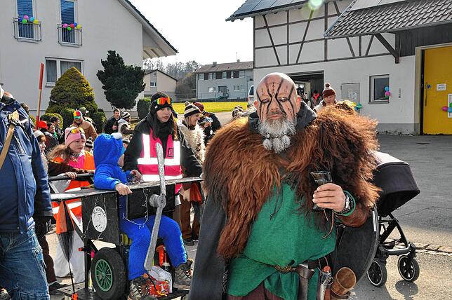Bild 20: Narrenbaum in Leimbach – Umzug mit Tradition und Rast