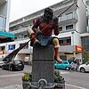 Pandemie hin oder her: Die Brunnenhexe hält die Stellung. Seit dem Dreikönigstag und bis Aschermittwoch sitzt sie auf dem Brunnen am ...