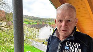 Er ist dem Axt-Mann in Binningen nur mit einem Besenstiel in der Hand entgegengetreten: Rentner Bernd Kaier.