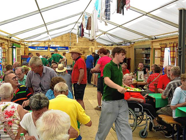 Bild 3: Geisinger in Partylaune: Straßenfest lockt tausende Besucher an