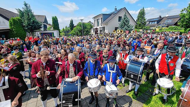 Bild 36: Die schönsten Bilder vom Pfingstmusikfest Jubiläumszug in Leimbach