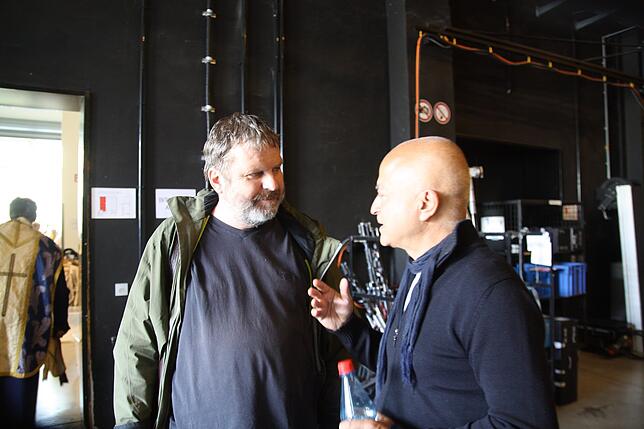 Expertengespräch: Der Konstanzer Historiker und Konzilkenner Henry Gerlach (links) gibt beim Fotoshooting in Berlin Yadegar Asisi (r.) ...
