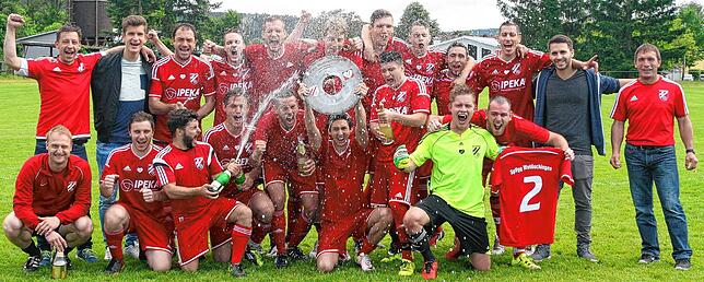 Aufgestiegen: Im Sommer 2016 feierte die Spvgg. Wutöschingen nach 18 Jahren in der Kreisliga die Rückkehr in die Bezirksliga. Das ...