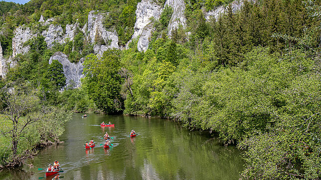 Das Paddeln auf dem Fluss in Richtung Sigmaringen ist eines der gern genutzten Freizeitangebote im Oberen Donautal.