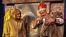König Charles und Camilla – nur zwei der Rollen, in die Norbert Heizmann und Claudia Zähringer bei der SWR-Fernsehfasnacht schlüpfen. ...