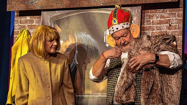 König Charles und Camilla – nur zwei der Rollen, in die Norbert Heizmann und Claudia Zähringer bei der SWR-Fernsehfasnacht schlüpfen. ...