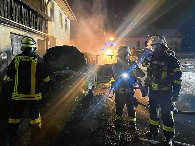 In Lengenfeld brannte in der Nacht zum Mittwoch ein Auto.