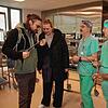 Ohne diese Abteilung am Konstanzer Klinikum gäbe es keine sterilen OP-Instrumente: Die Besucher Patrick Toth (von links) und Kathrin ...
