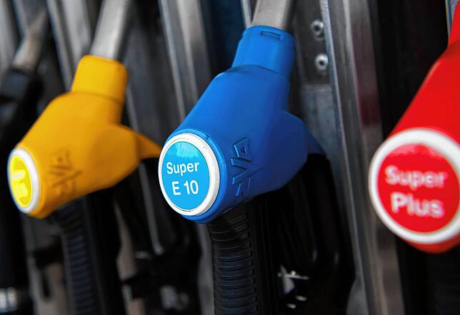 Grund für die Spritpreis-Explosion sind steigende CO2-Steuern.