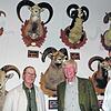 Günther Nufer, Wolfgang Schenk, Uwe Goepel und Arthur Buck (von links) vor präparierten Tieren im Wildlife-Museum.