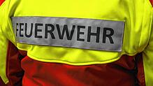 Die Feuerwehr musste am Freitag, 6. Dezember, eine brennende Mülltonne in Gurtweil löschen (Symboilbild)