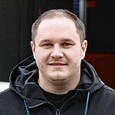 Heimleiter Kevin Paulisch trägt die Verantwortung für die 141 Bewohner und den Betrieb in der Leichtbauhalle.