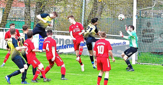 Bild 6: SV Nöggenschwiel besiegt den FC Dachsberg mit 8:1 – und wir haben Fotos!