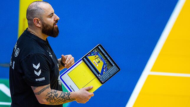 Hat einen großen Umbruch im Team zu bewältigen: Stuttgarts Trainer Konstantin Bitter.