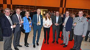 Nach dem offiziellen Teil wurde auf das neue Jahr angestoßen. Im Bild (von links): der CDU-Bundestagsabgeordnete Thomas Bareiß, ...
