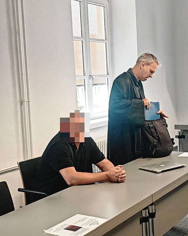 Der 52-Jährige wird von Rechtsanwalt Kolja Prieß verteidigt.