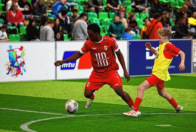 Bild 11: Europas beste U-15-Fußball-Teams in Friedrichshafen! Unsere besten Bilder vom MTU-Cup, Teil 1!