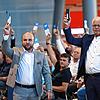 Die AfD-Landesvorsitzenden Markus Frohnmaier (links) und Emil Sänze stehen im Juli 2022 in der Messehalle in Stuttgart beim ...