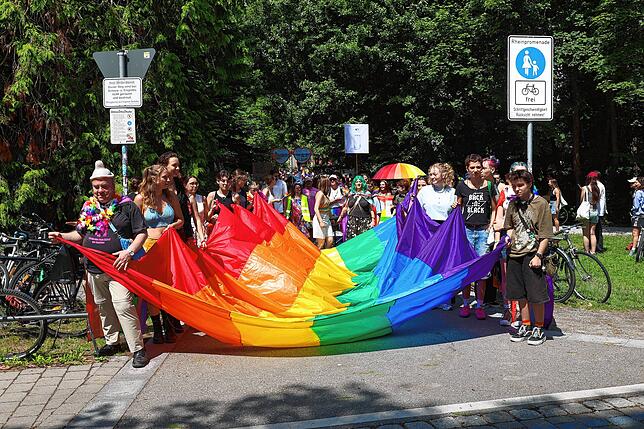 Bild 8: Der CSD Konstanz feiert 20. Geburtstag mit einer Pride-Parade durch die Stadt